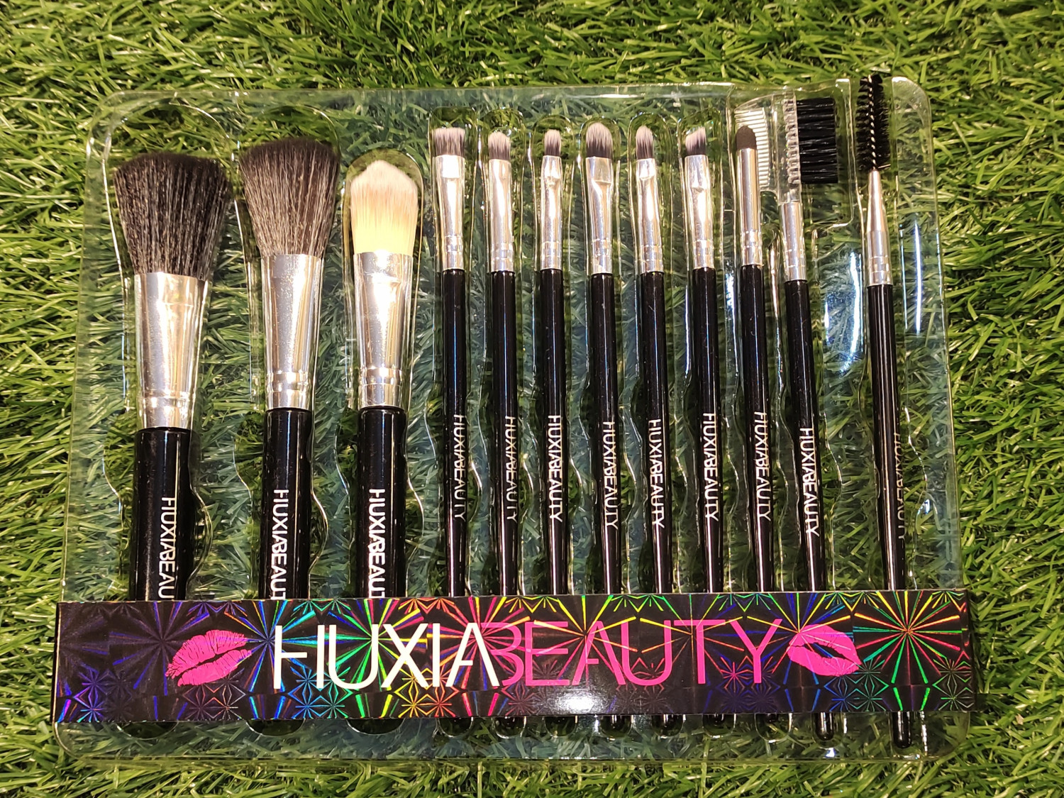 HuxiaBeauty 12 pc makeup brushes